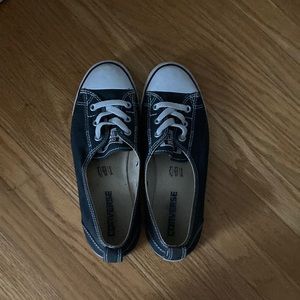 Black low all star converse